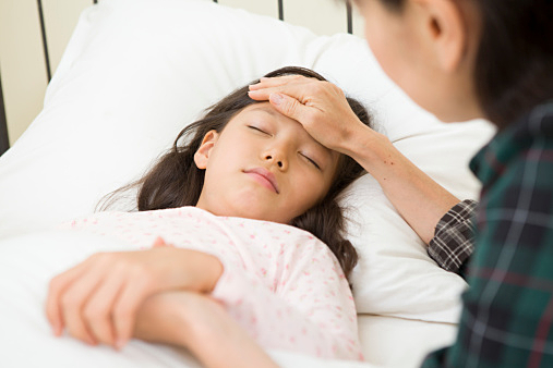 インフルエンザで子供の高熱が夜中に続く時の対処法！熱が何日も下がらない場合