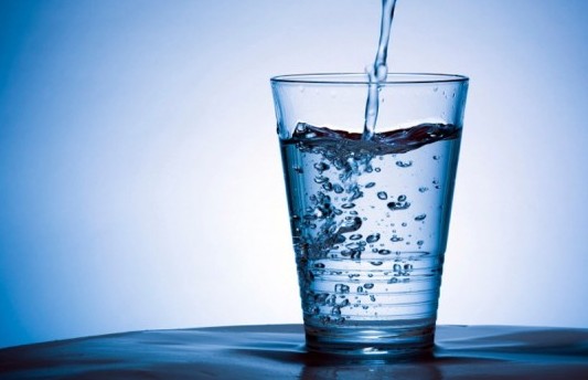 インフルエンザ予防に水を飲む？水分補給・水分摂取に最適な飲み物は？
